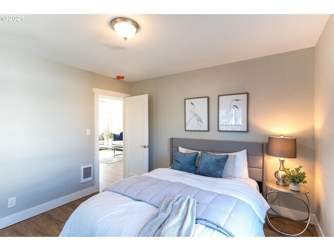 Building Photo - 8111 SE Taylor St