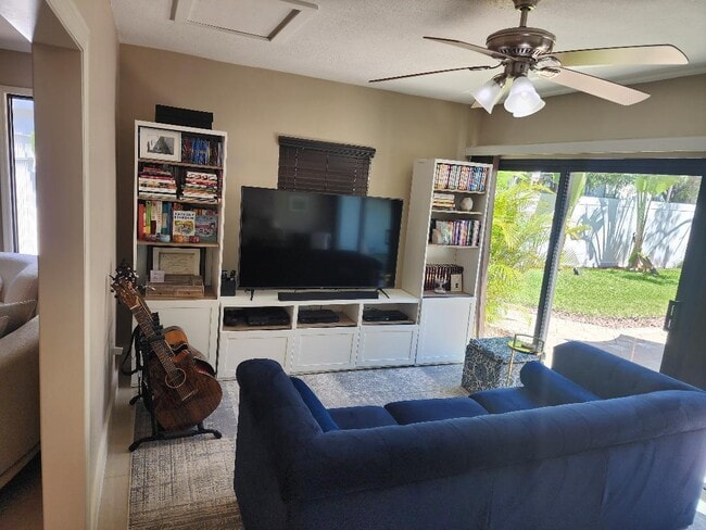 Building Photo - 3760 NW 19th St