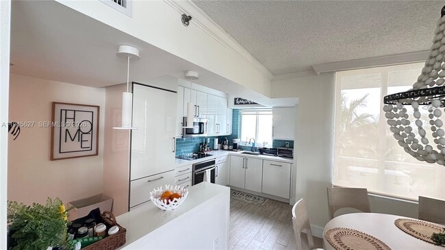 Building Photo - 5900 Collins Ave