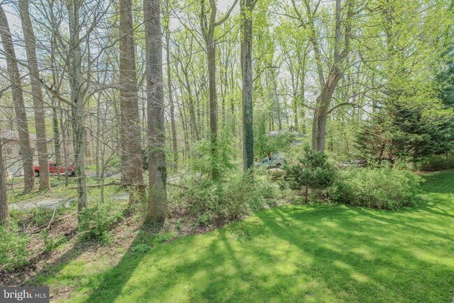 Building Photo - 359 Point to Point Rd