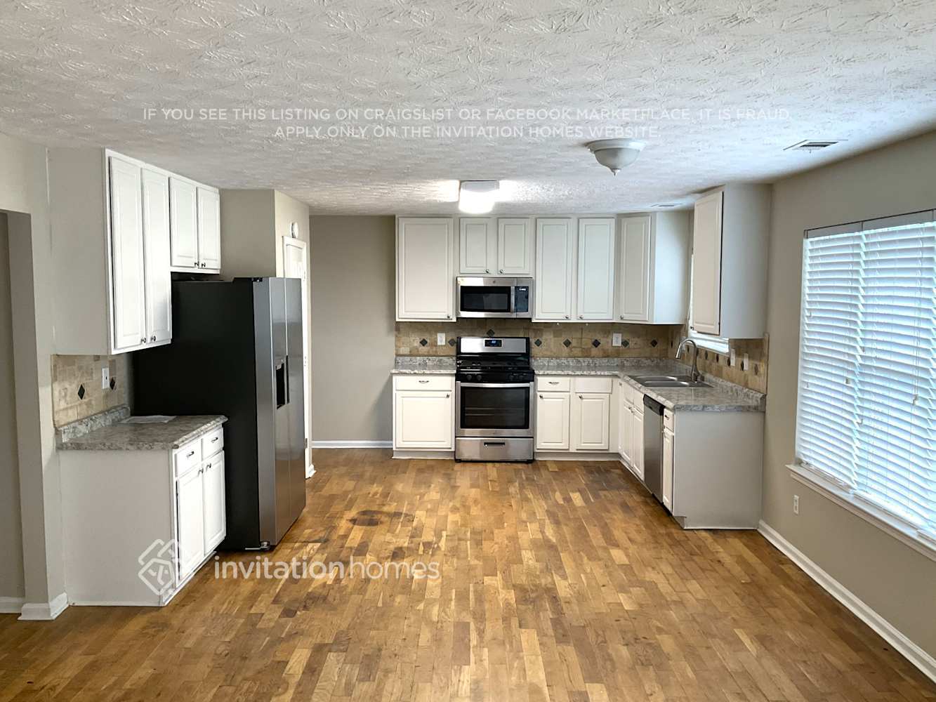 Building Photo - 1418 Fall River Dr