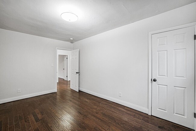 Building Photo - 3158 Westover Dr SE