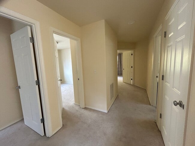 Building Photo - Spacious 4 Bedroom (plus den), 3 Bath Home...