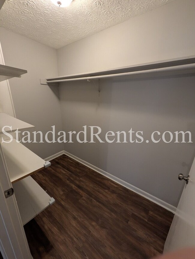 Building Photo - 622 Hickory Hollow Ln