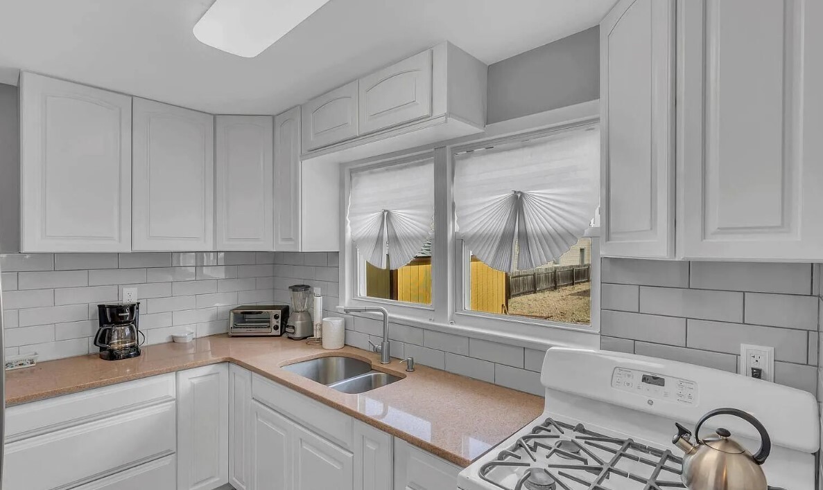 Building Photo - 58 Farragut Ave