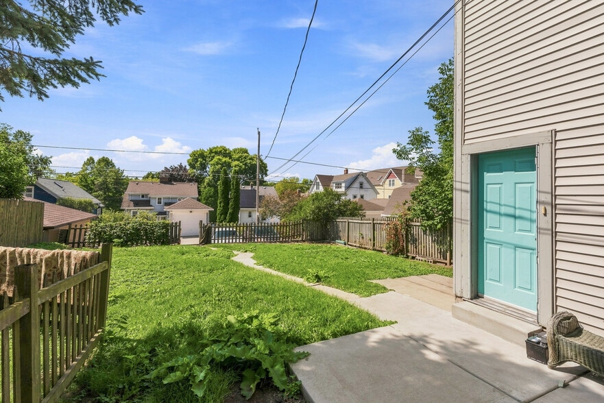 Building Photo - 3257 N Newhall St