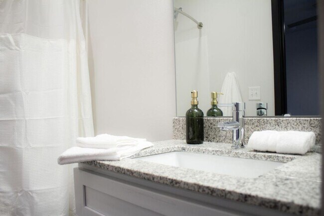 Building Photo - 1439 N Telluride St