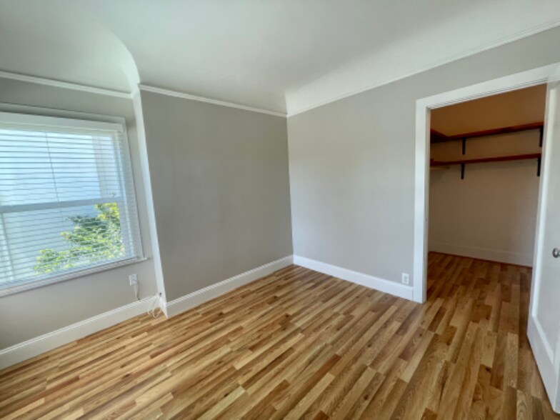 Building Photo - 210 Frisbie St