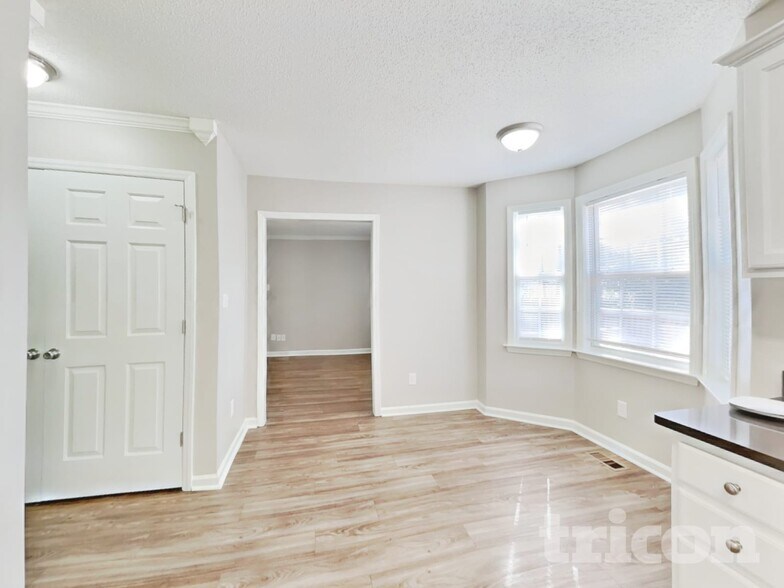 Building Photo - 104 Roundtree Ct