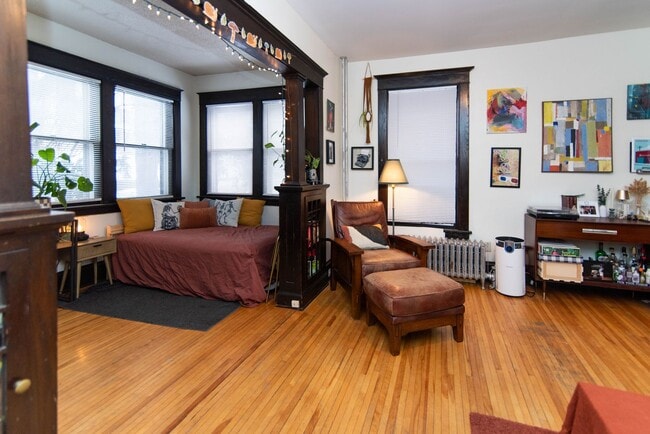 Building Photo - 419 W Franklin Ave