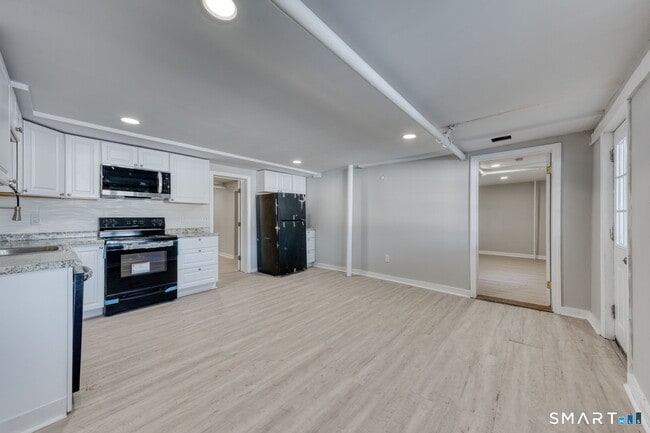 Building Photo - 41 E High St