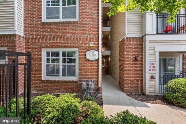 Building Photo - 12945 Centre Park Cir
