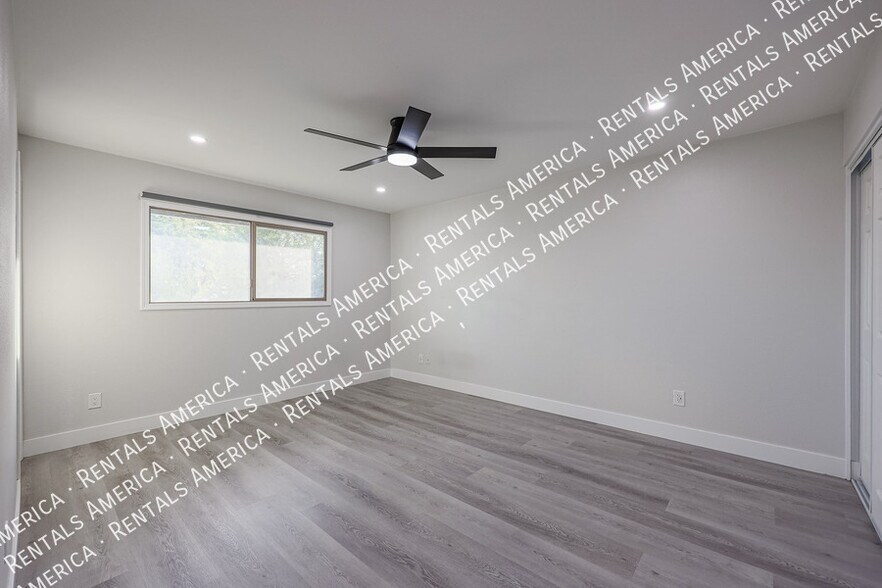 Building Photo - 5205 W Caribbean Ln