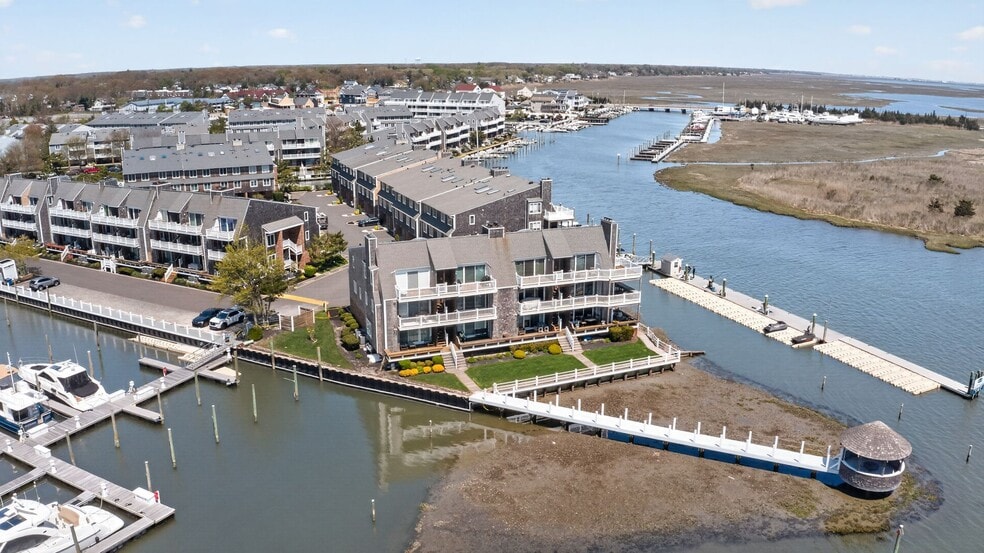 Building Photo - 1401 Harbour Cv S