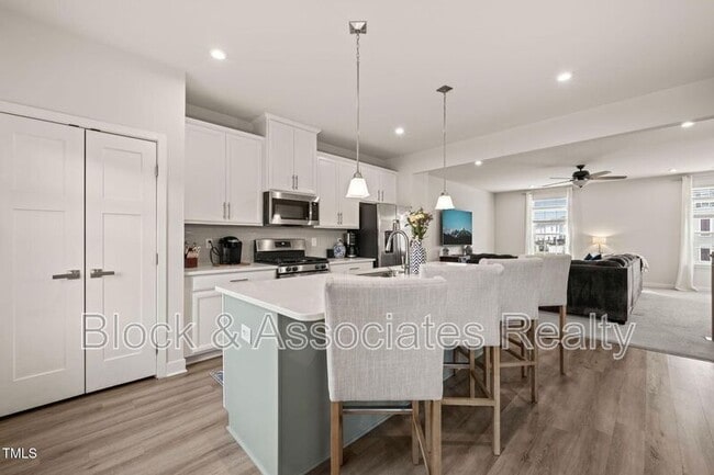 Building Photo - 368 Amber Acorn Ave
