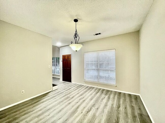 Building Photo - 10470 Meadow Run Trce