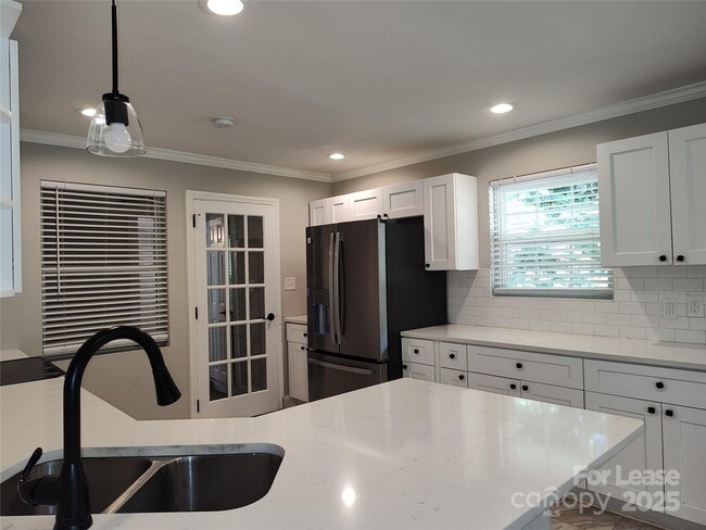 Building Photo - 3401 Bonaire Dr