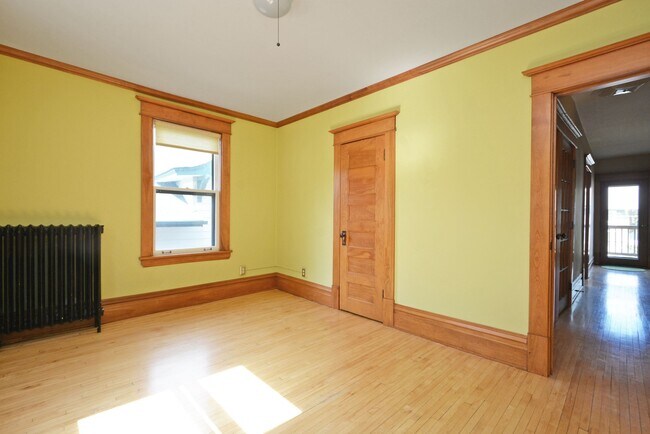 Building Photo - 1621 Laurel Ave