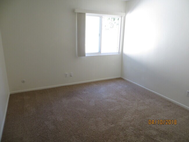 Building Photo - Delightful One Bedroom Condo in Pacific Beach