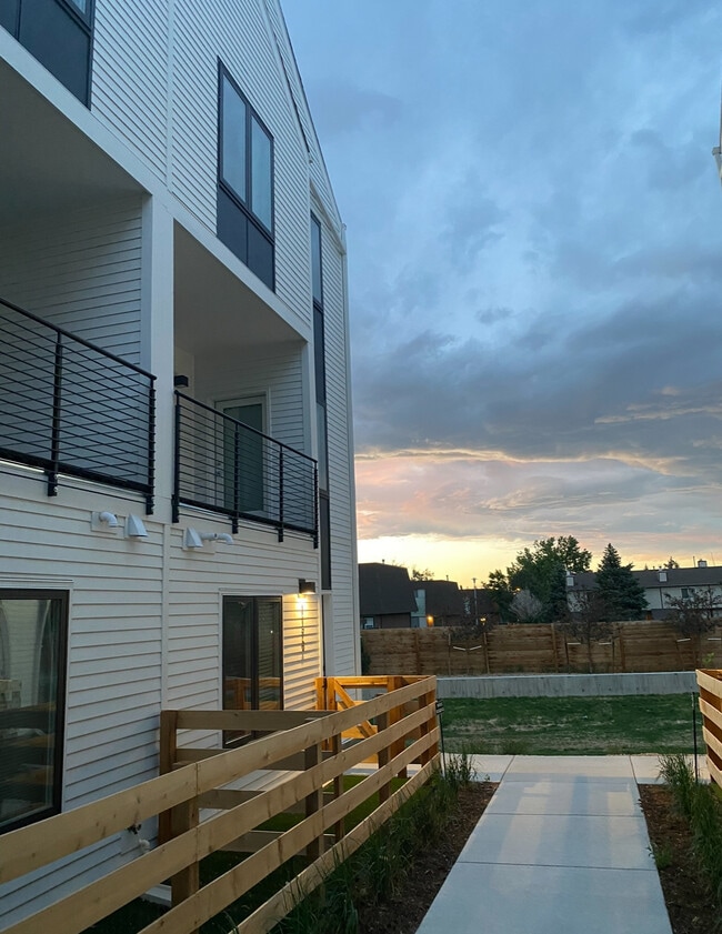 Primary Photo - 1173 S Reed Way