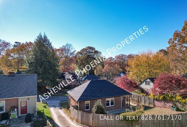 Building Photo - 8 Enka Oak St