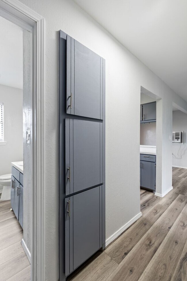 Building Photo - Renovated 1bed/1bath Apartment Home