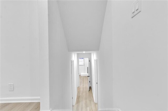 Building Photo - 3296 Columbia Woods Dr