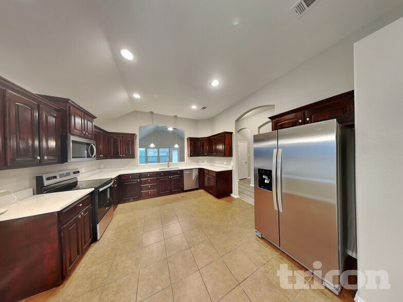 Building Photo - 5401 Creek Hill Ln