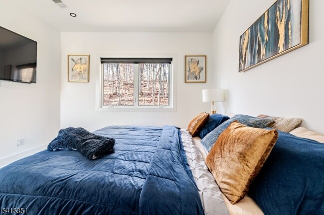 Building Photo - 301 Kingsland Rd