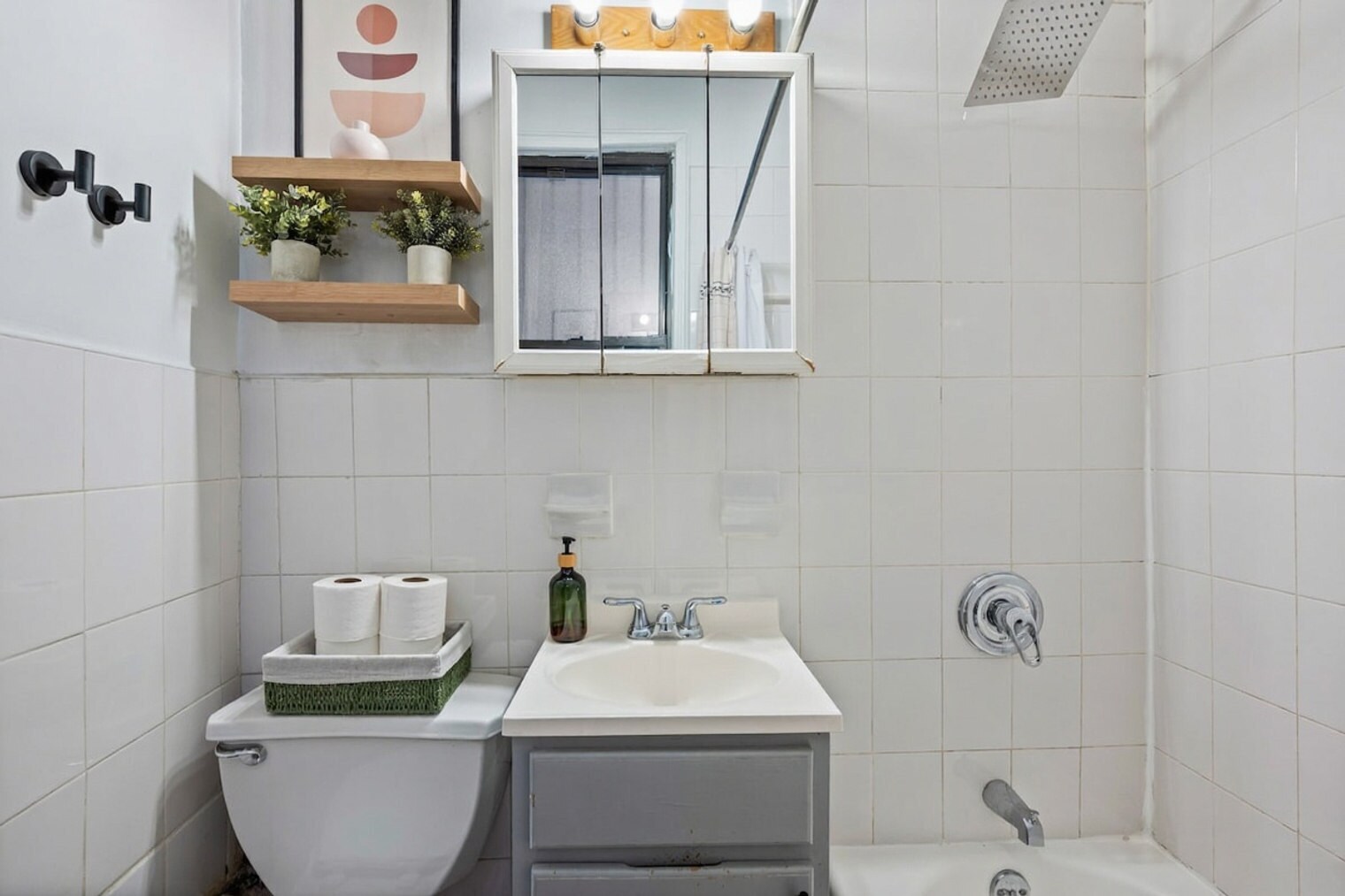 Building Photo - 639 2nd Ave