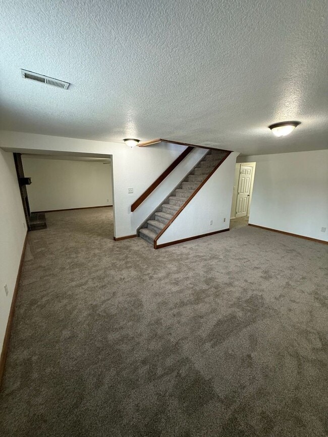 Building Photo - 6840 Delmonico Dr