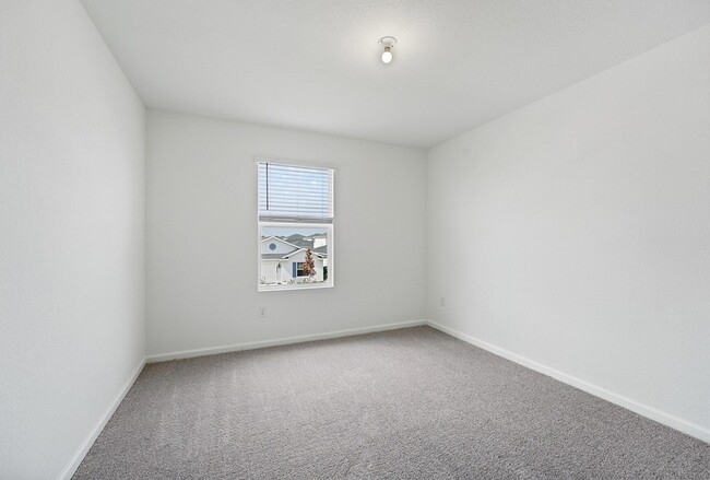 Building Photo - 10461 NW Suncrest Lp