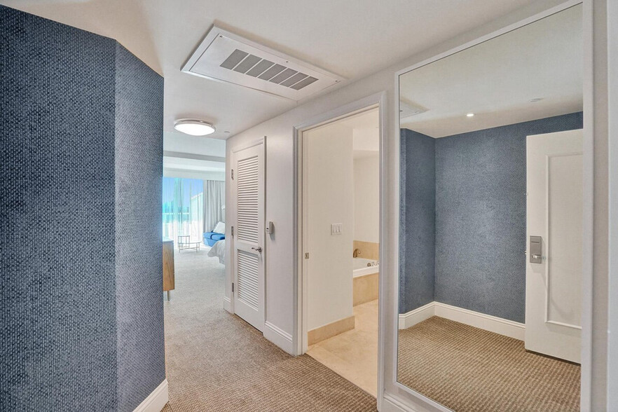 Building Photo - 4441 Collins Ave