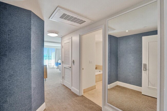 Building Photo - 15 Collins Ave
