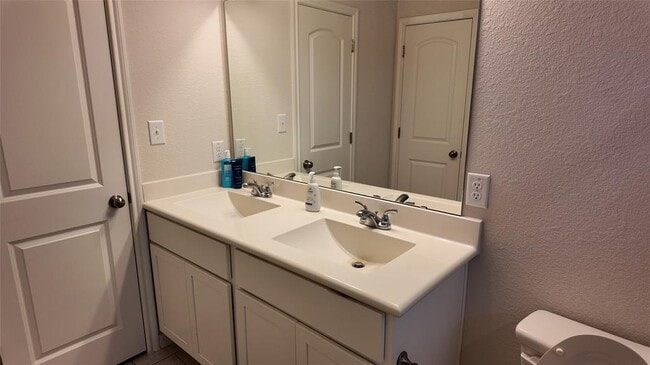 Building Photo - 5659 Sabbia Dr