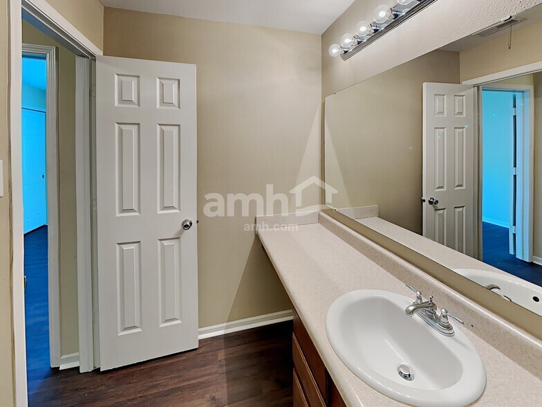 Building Photo - 227 Morning Dew Dr