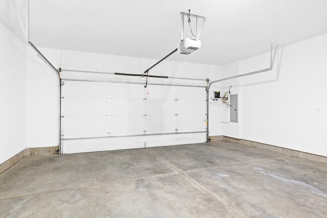 Building Photo - 6605 North Ave