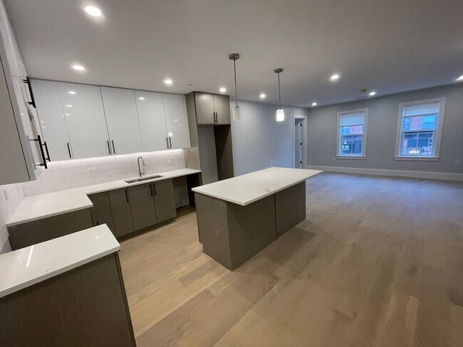 Building Photo - New Modern Elevator Building with Garage P...