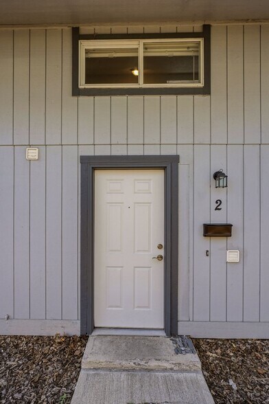 Building Photo - 1830 W Maxwell Ave