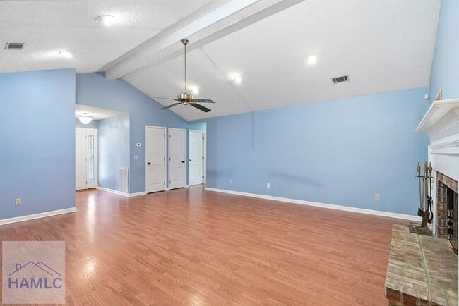 Building Photo - 405 Club Dr