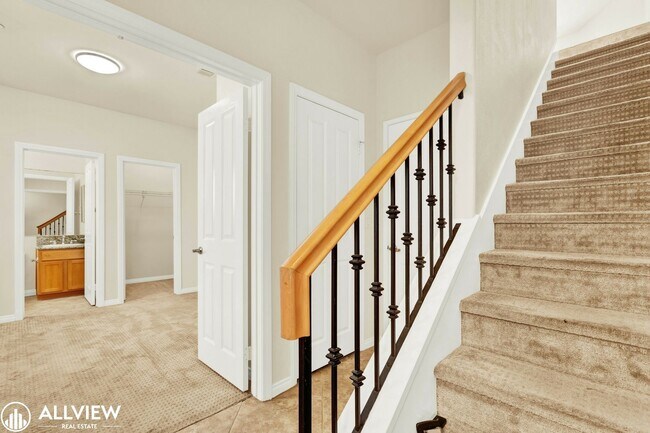 Building Photo - Rare 3-Story Hillcrest Townhome | 3BR/3BA ...