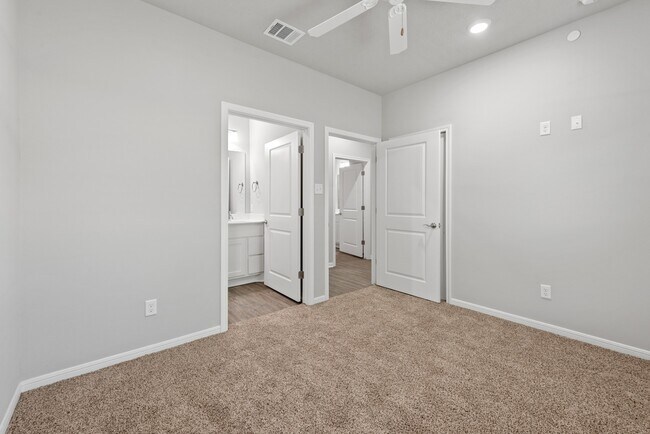 Building Photo - 1326 Prairie Dr