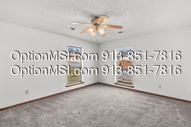 Building Photo - Charming & Spacious 2-Bed / 2-Bath Apartment in Gladstone