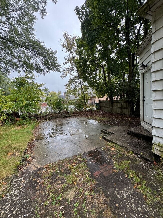 Building Photo - Updated 3-Bedroom Home with Modern Grey Finishes – Open House Feb 7