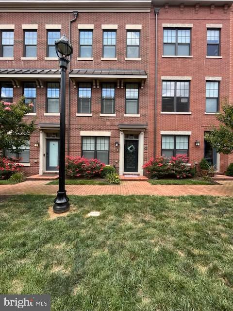 Building Photo - 404 Ironsides Square SE