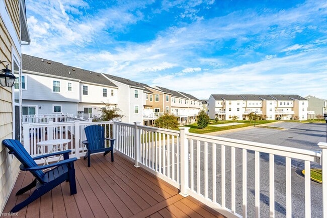Building Photo - 4 br, 3.5 bath Townhome - 12901 Tidal Lane...
