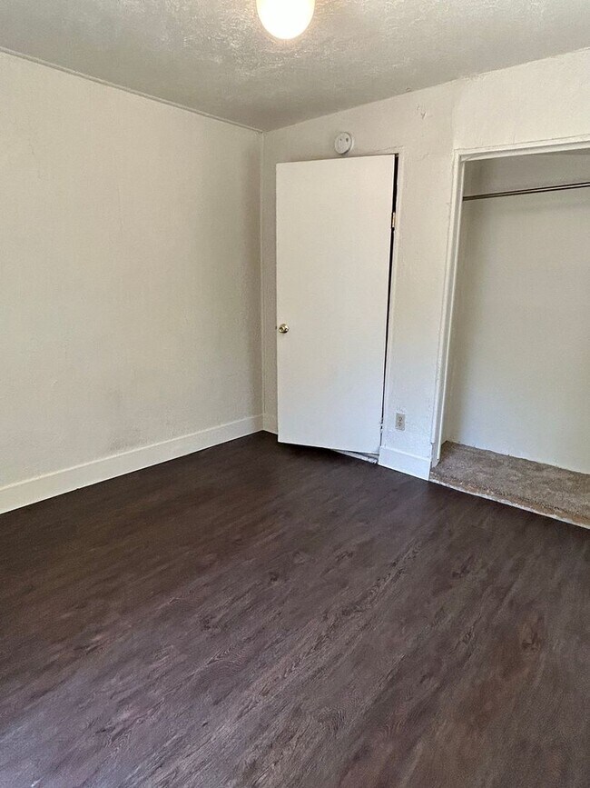 Building Photo - 1380 Palm Ave