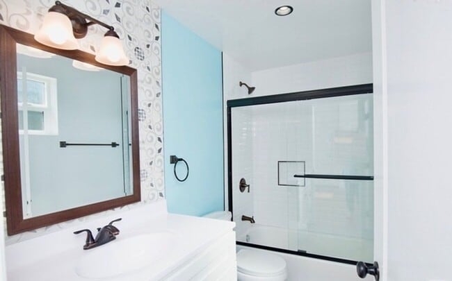 Building Photo - 1861 S Longwood Ave