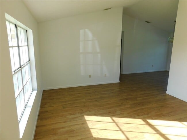 Building Photo - 873 Barber St