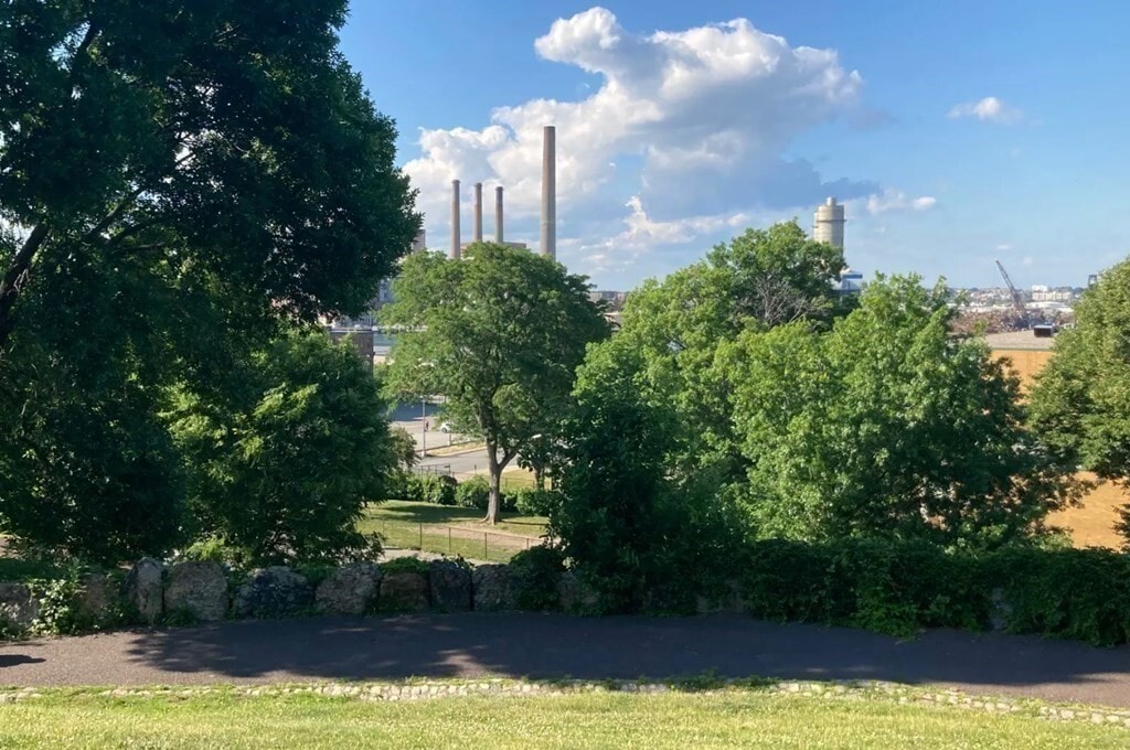 Building Photo - 362 Bunker Hill St